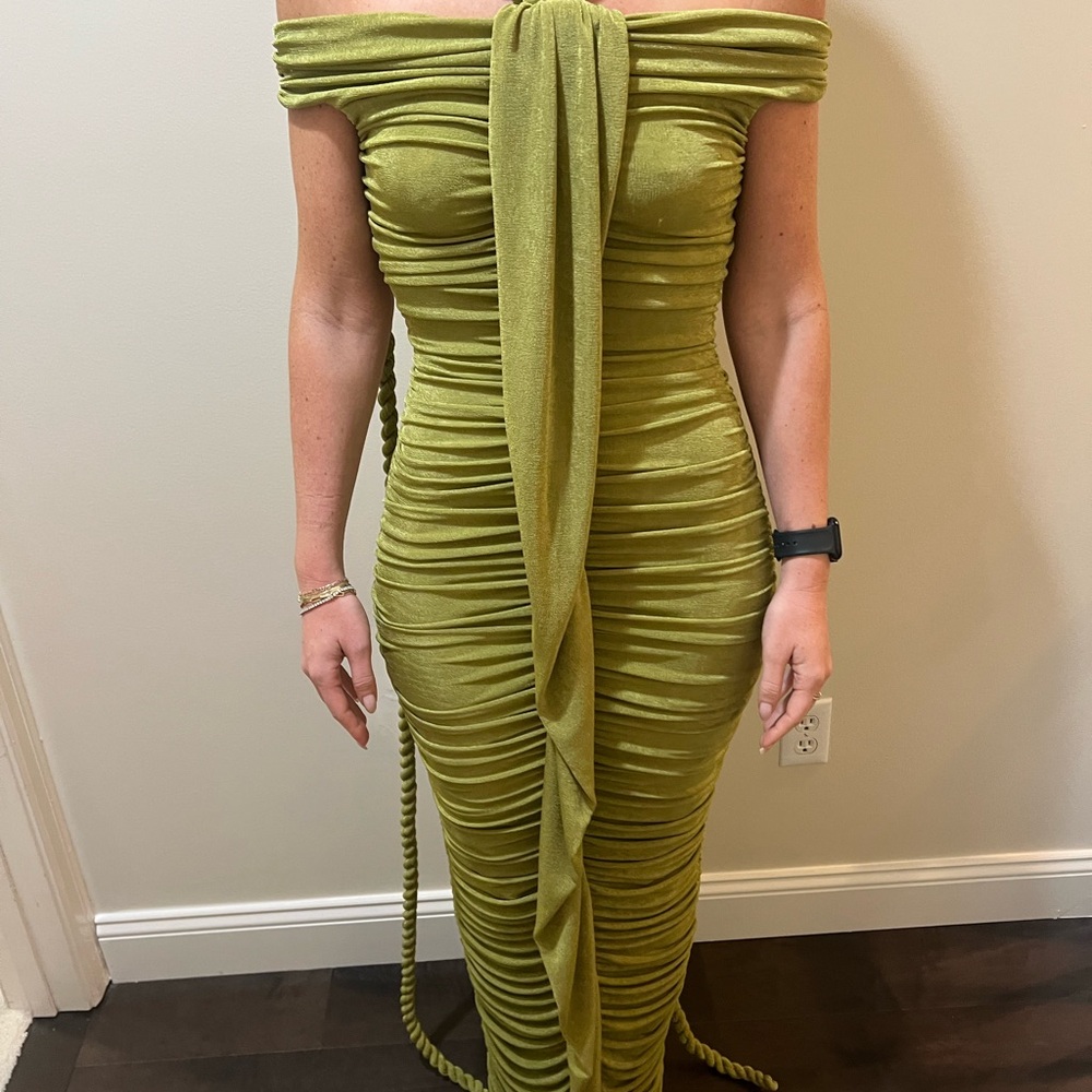 Green Ruched Off-Shoulder Bodycon Dress